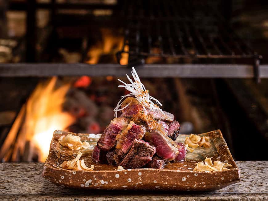 Gegrilltes Fleisch rare gebraten