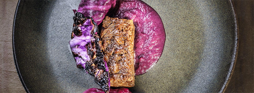 vom Schwein mit Rotkohl und Weizen by Kamilla Seidler, Bolivien