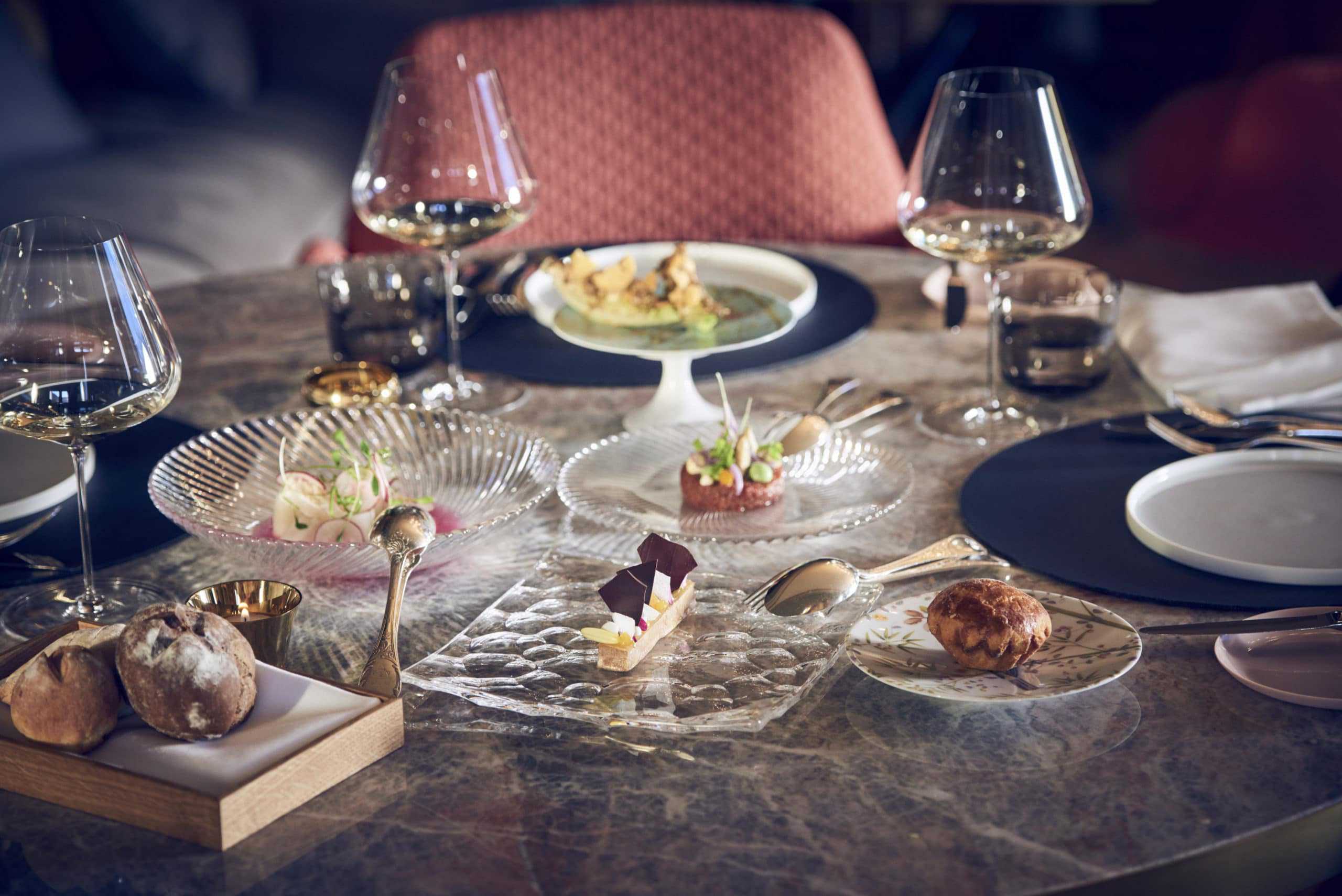 Badrutts-Palace-Hotel-IGNIV-Restaurant-Sharing-dishes-scaled-1