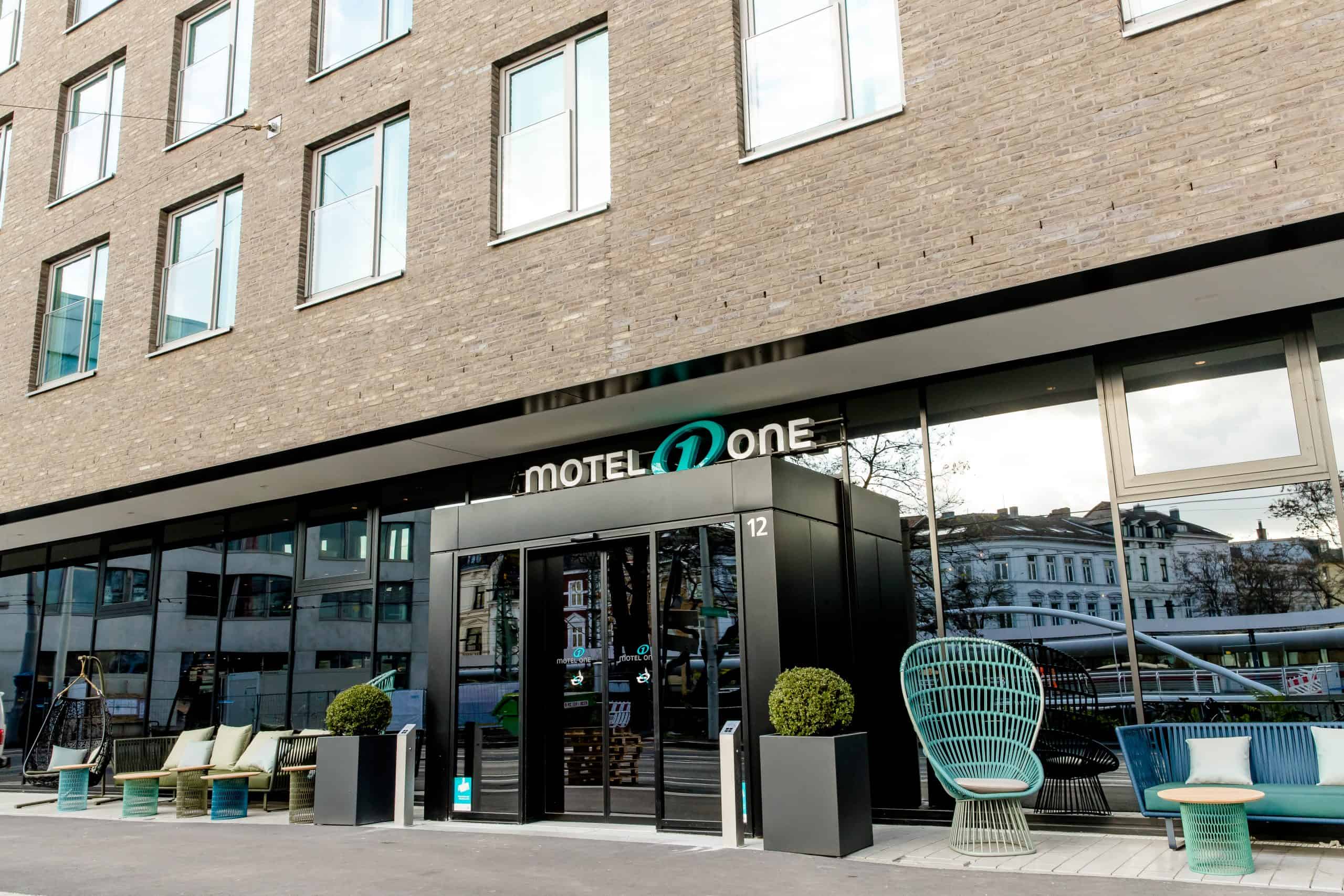 MotelOne_BonnHauptbahnhof_c_Motel-One-9-scaled