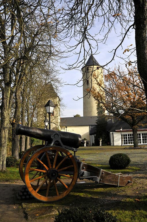 510px-Stromburg-mit-Kanone