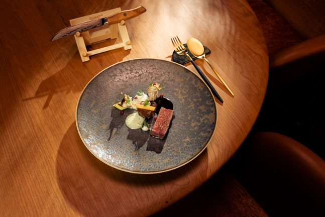 REHRücken_Koji_gebeizt_Ragout_Anchovis_Douglasie_Lauchherz
