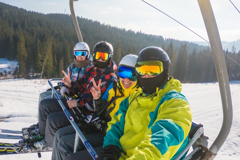 shutterstock_1841345173_ski-lift-e1642693234168