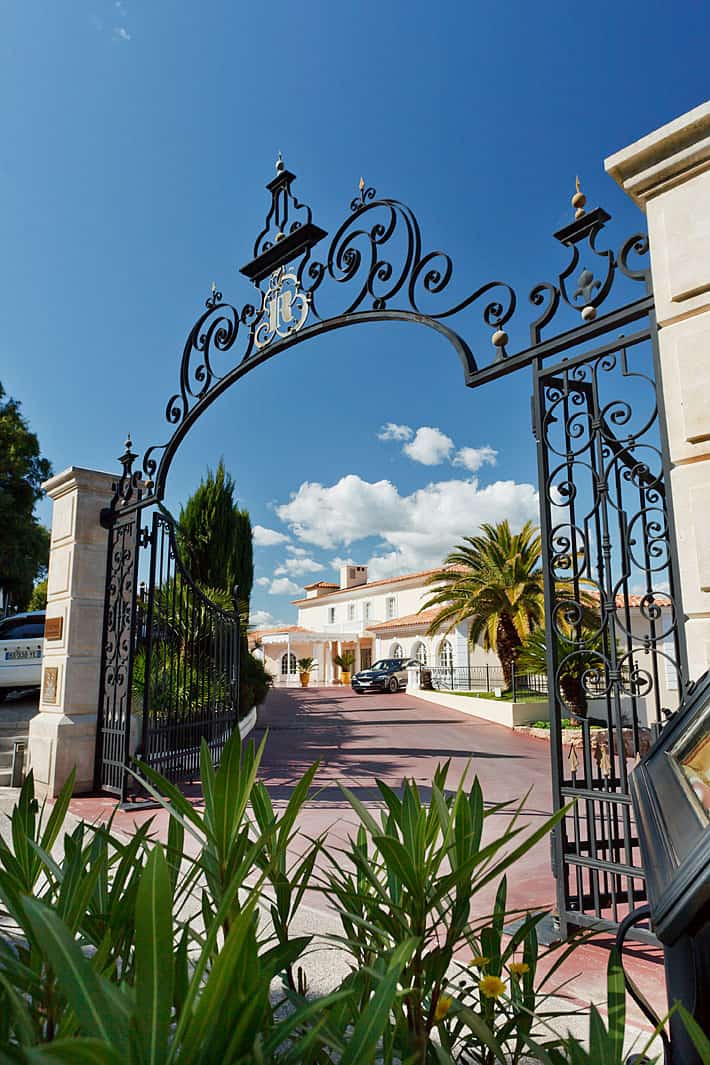 Althoff-Villa-Belrose_Eingang_c_Althoff-Collection