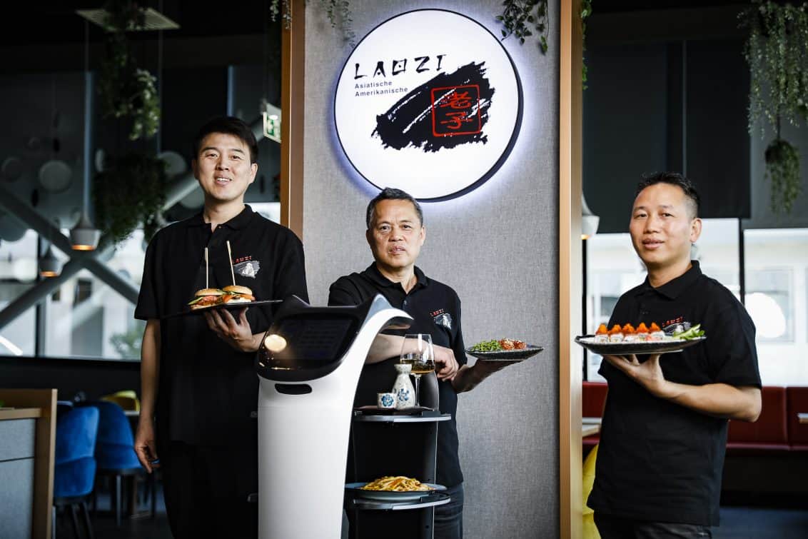 LAOZI-Thomas-Liu-Mr.-Cui-Mr.-Bin-1132x755