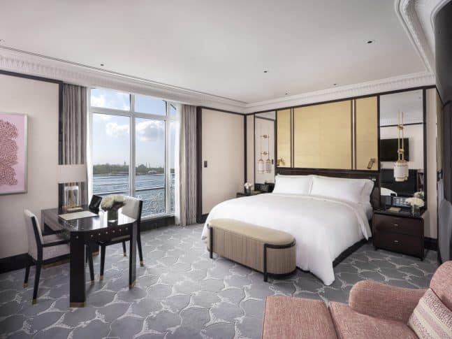 The-Peninsula-Istanbul-Room-Bedroom__-scaled-e1668610225970