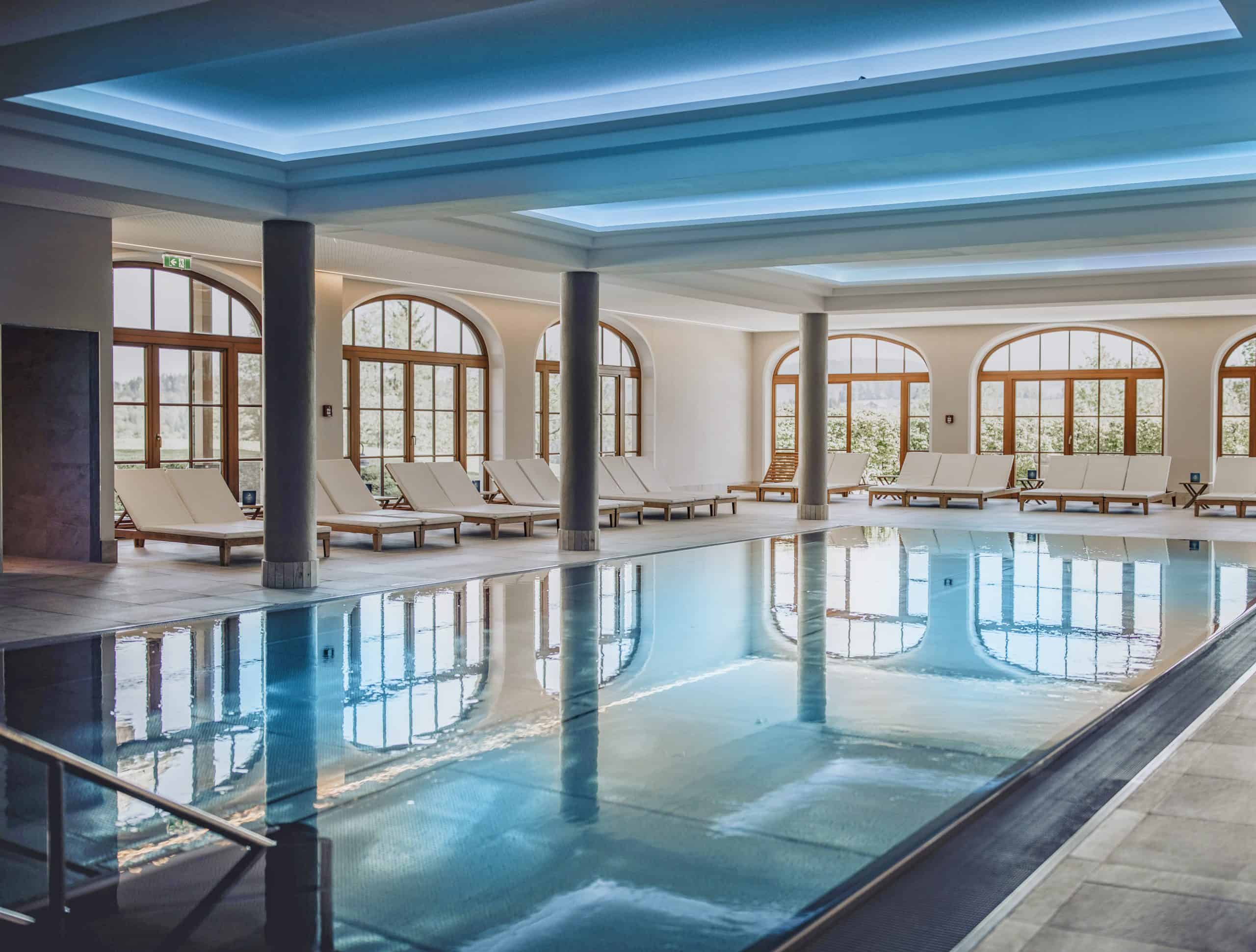 pool-blau-c-langwallner-4000x3000px_52450529798_o-scaled
