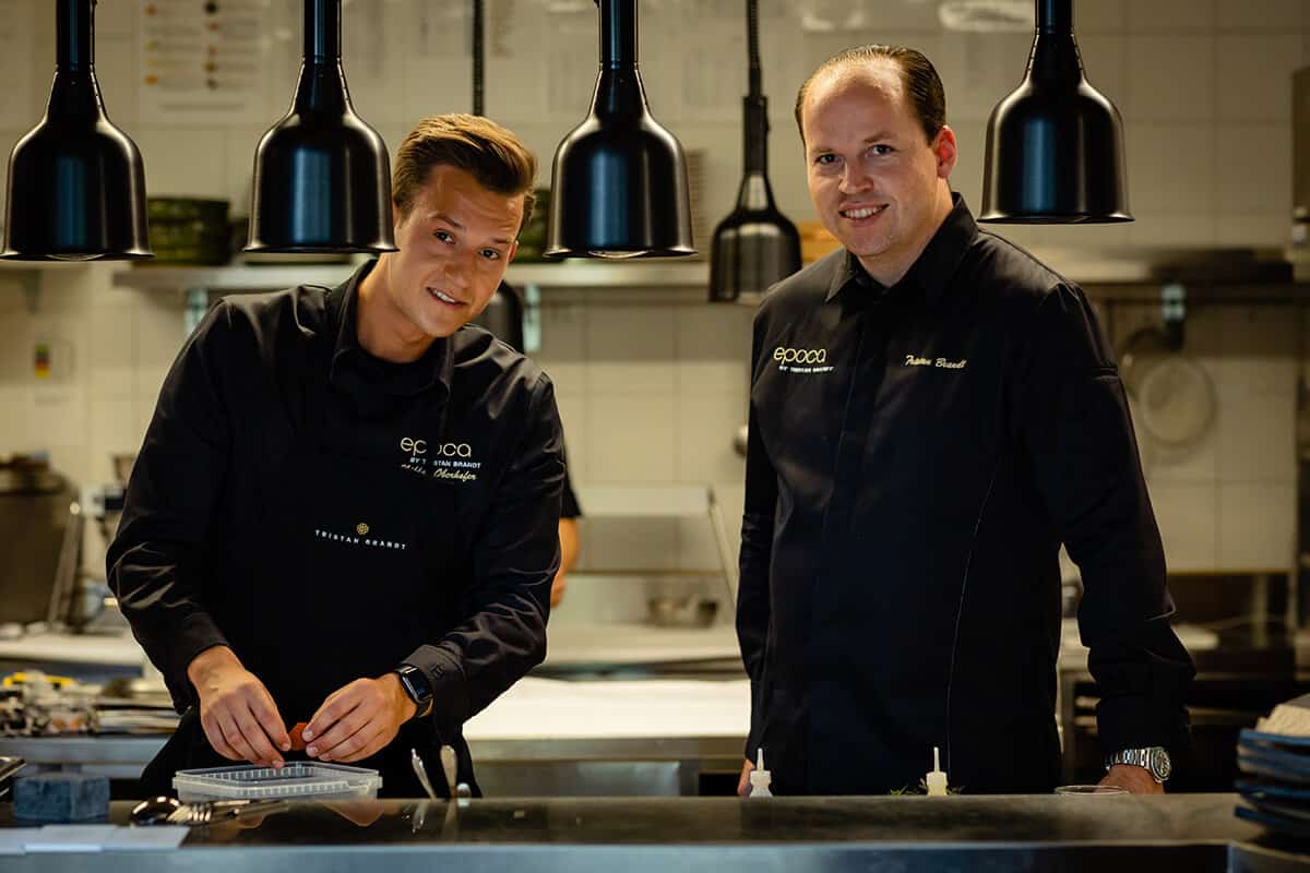 Epoca_Kuechenteam_1_Niklas_Oberhofer_und_Tristan_Brandt_Copyright_Epoca_by_Tristan-Brandt_Foto_lvffood.com_