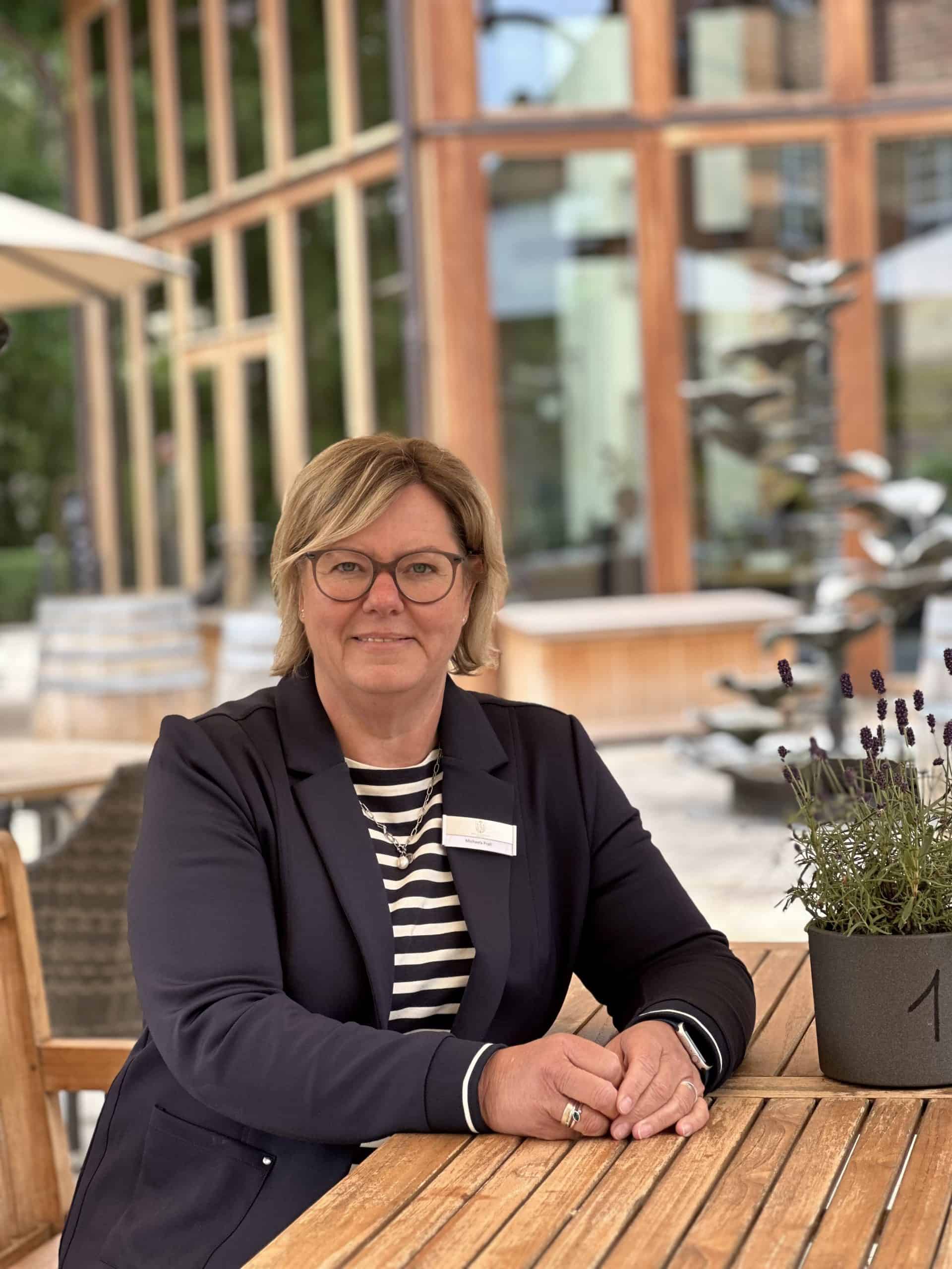 Michaela-Prall-Hoteldirektorin-scaled