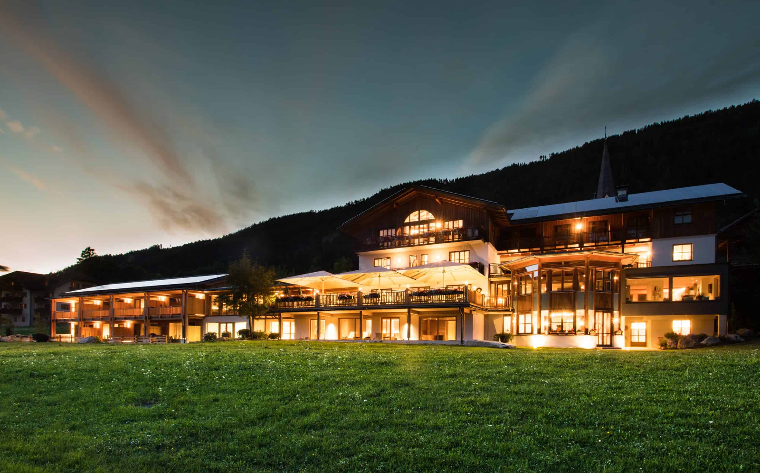 die-forelle-aussenansicht-sommer-abend-scaled