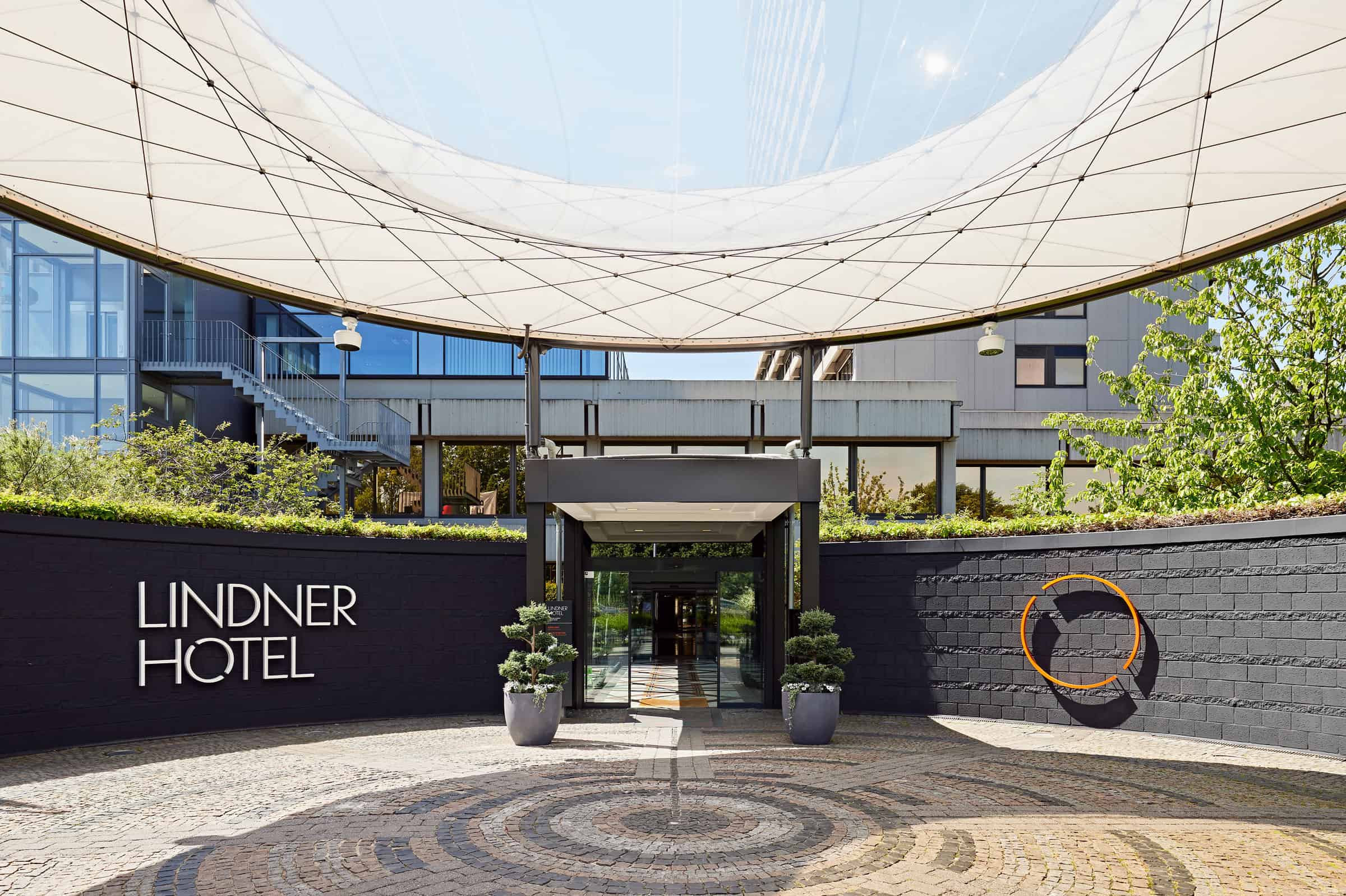 Eingangsbereich in Düsseldorf: Durch die erfolgreiche Restrukturierung der Lindner Hotels AG muss keines der Hotels schließen