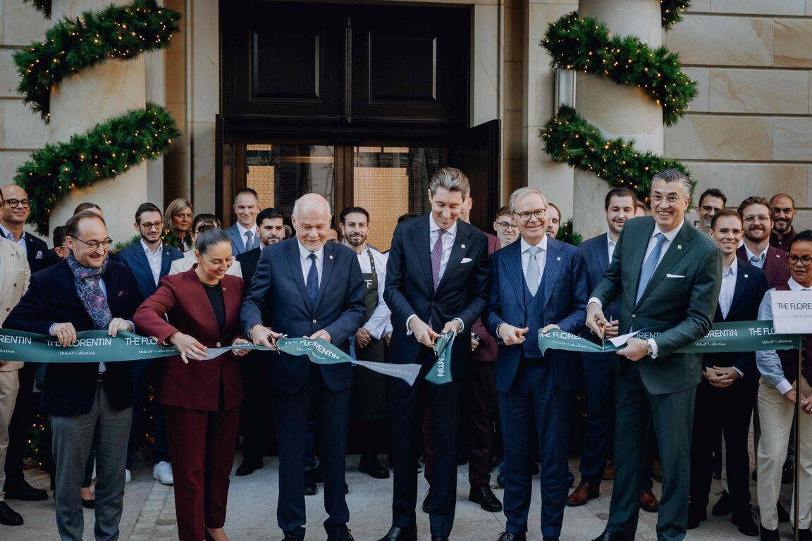 Die feierliche Eröffnung des The Florentin (v.l.n.r.): Wolfgang Greiner (Vice President Althoff Collection), Frank Marrenbach (CEO Althoff Hotels), Boris Messmer (General Manager), Thomas H. Althoff (Gründer und Gesellschafter Althoff Hotels) und Monica Faas (Hotel Managerin) | Foto: Jannis Hagels