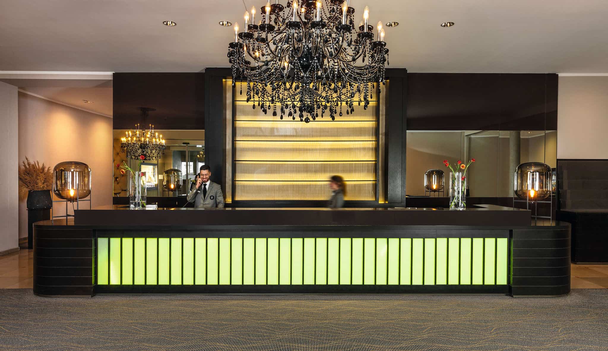 Hotel-Maximilians-Augsburg-Rezeption
