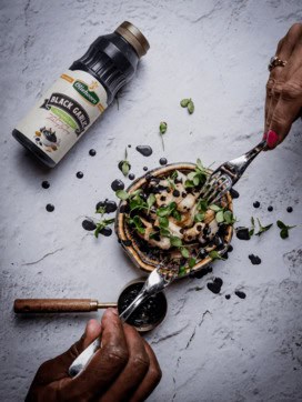 OLH-Anthony-Black-Garlic-Chakalaka-Mayo-900ml-bottle-hands-eating-cassava-fries-ai
