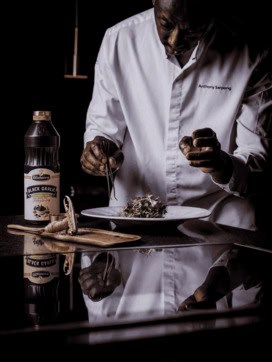 OLH-Anthony-Black-Garlic-Chakalaka-Mayo-plating-chef-900ml-bottle-ai