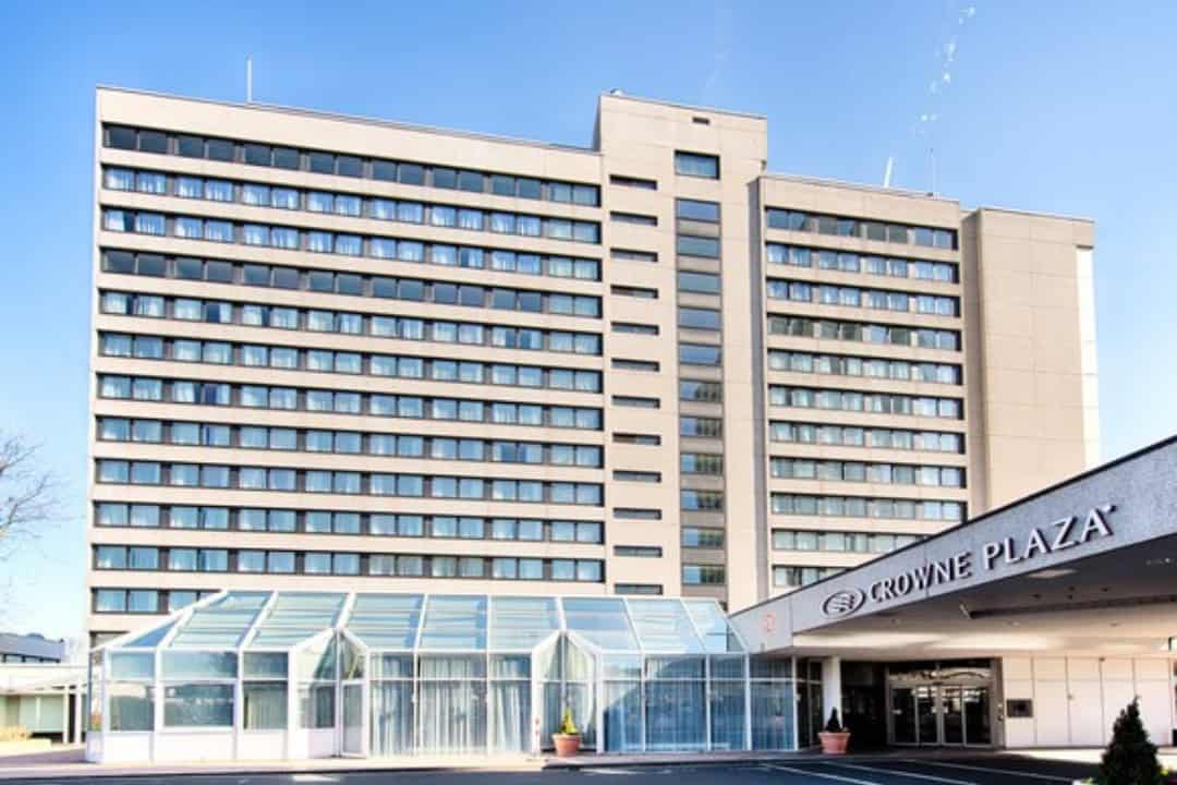 Crown-Plaza