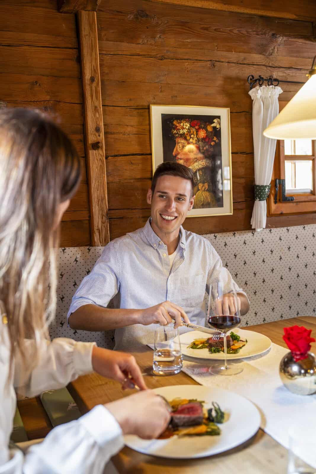 Paerchen_Geiger-Alm-c-TVB-Ausseerland-Salzkammergut_Susanne-Einzenberger-scaled